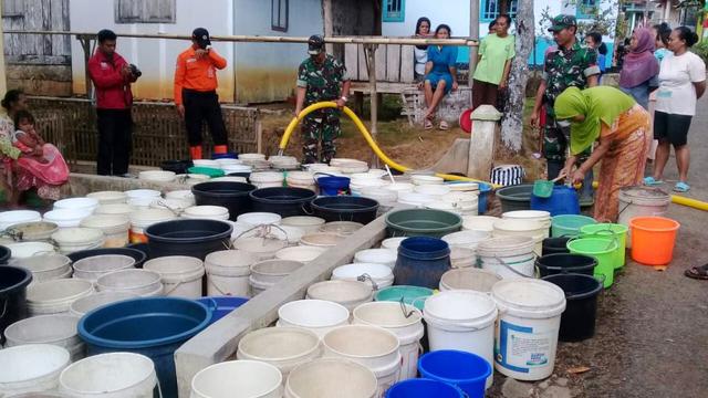 Pengiriman bantuan air bersih ke daerah yang mengalami krisis air bersih di Banyumas, Jawa Tengah. ( Foto: Liputan6.com/BPBD BMS/Muhamad Ridlo).