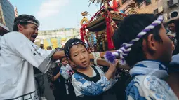 Sejumlah anak kecil ikut memeriahkan Festival Ennichisai 2015 di Kawasan Blok M, Jakarta, Minggu (10/5). Festival tersebut bertemakan budaya Jepang yang diselenggarakan satu kali dalam setahun. (Liputan6.com/Faizal Fanani)