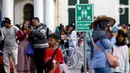 Kota Tua Jakarta, pengunjung penuh sesak memadati salah satu area bersejarah ini. (Liputan6.com/Johan Tallo)