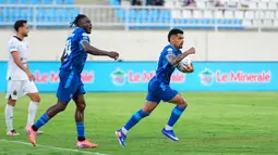 Pemain Arema FC, Marcos Vinicius, melakukan selebrasi setelah mencetak gol untuk memperkecil ketertinggalan saat menghadapi Bhayangkara Presisi Lampung FC dalam lanjutan BRI Super League 2026/2027 di Stadion Kanjuruhan, Malang, Sabtu (10/10/2026). Gol tersebut membangkitkan semangat Singo Edan untuk mengejar ketertinggalan dua gol hingga akhirnya menyamakan kedudukan menjadi 2-2. (Bola.com/Iwan Setiawan)