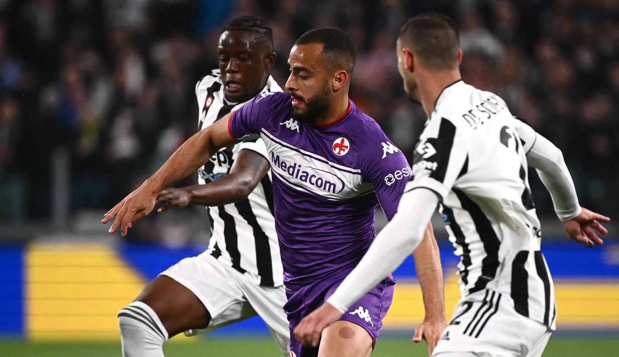 <p>Arthur Cabral baru saja merapat ke Fiorentina pada bursa transfer januari 2022 untuk menggantikan peran Dusan Vlahovic. Ia didatangkan dengan harga 14 juta dari FC Basel karena performa apiknya pada musim ini. Pemuda 24 tahun tersebut berhasil mencetak 14 gol dan 4 assist dalam 18 penampilannya di Liga Swiss. Namun, ketika di Viorentina, ia masih butuh melakukan penyesuaian. (AFP/Marco Bertorello)</p>