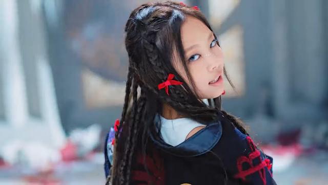 Tren Gaya Rambut Kepang BLACKPINK dari Video Klip Pink Venom