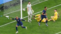 Cody Gakpo dan Donyell Malen tampil cemerlang saat membawa Timnas Belanda menggilas Rumania pada babak 16 besar Euro 2024 di Fussball Arena, Munchen, Selasa (2/7/2024). (AFP/Thomas Kienzle)