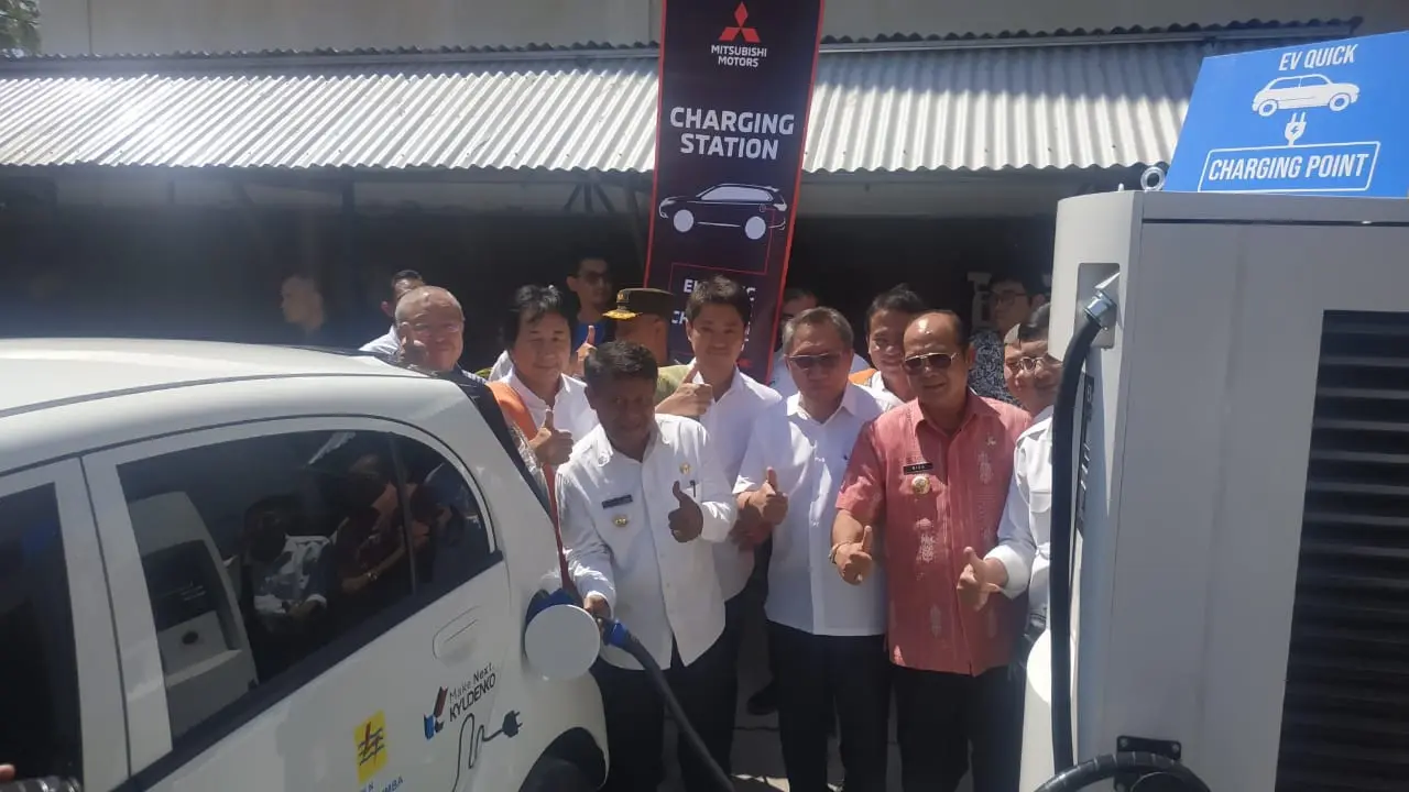 Mitsubishi Tes Pengisian Mobil Listrik Pakai Tenaga Matahari di Sumba