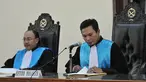 Majelis hakim PTUN Jakarta Timur memutuskan untuk mengabulkan gugatan kubu ARB, Jakarta, Senin (18/5/2015). Dengan putusan ini, SK Menkum HAM untuk kepengurusan Golkar hasil Munas Ancol pun dibatalkan (Liputan6.com/Johan Tallo)