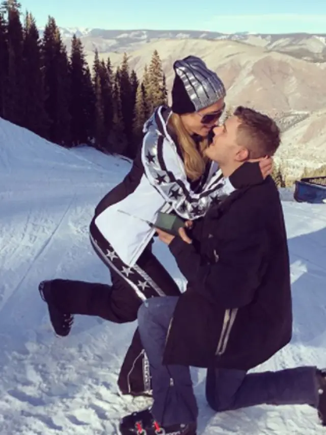 [Bintang] Paris Hilton dan Chris Zylka