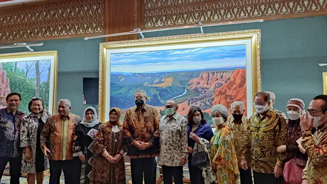 Pada peringatan 1.000 hari meninggalnya Ani Yudhoyono, Presiden keenam RI, Susilo Bambang Yudhoyono (SBY), juga menampilkan lukisan-lukisan hasil karyanya. (Istimewa)