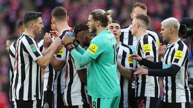 Foto: Dua Tahun Tak Terlihat di Bawah Mistar Gawang, Loris Karius Tampil Tanpa Blunder Meski Kalah Melawan MU pada Final Carabao Cup