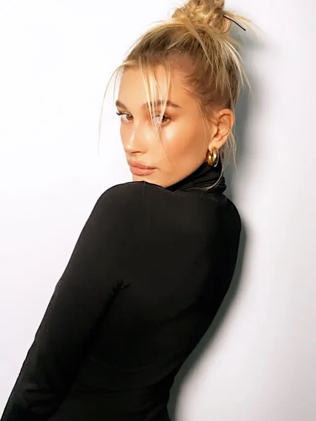 Hailey Baldwin (Instagram/ haileybieber)
