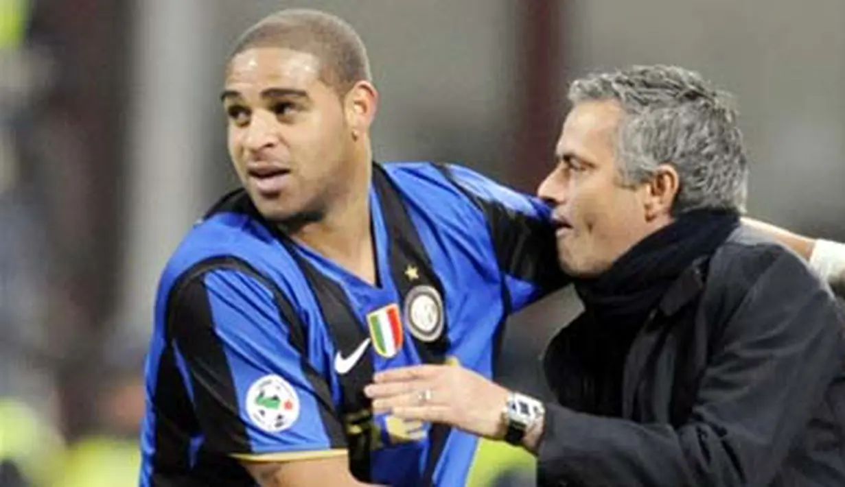 Inter Milan's forward Adriano and Inter Milan's coach Jose Mourinho clelbrate after a goal during the Italian Serie A match between Inter Milan and AC Milan at San Siro Stadium in Milan on February 15, 2009. AFP PHOTO/DAMIEN MEYER