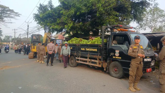 400 Personil Gabungan Diterjunkan untuk Evakuasi 81 Pedagang di Tangerang