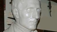Louis Braille. Tidak banyak orang yang meneruskan gagasan setelah meninggalkan masa kecil untuk kemudian menjadi karya cipta yang bermanfaat. (Sumber lisverse.com)