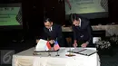 Menteri ESDM Sudirman Said(kiri) dan  Dubes Amerika Serikat Robert Blake saat penandatangan Nota Kesepahaman mengenai Power Working Group antara Indonesia-Amerika Serikat di kantor PLN Pusat, Jakarta, Rabu (2/9/2015).(Liputan6.com/Johan Tallo)