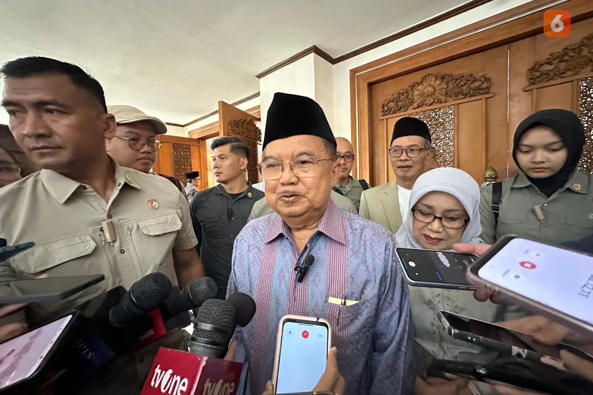 Jusuf Kalla dalam acara penghargaan yang diselenggarakan MUI di Jakarta, Kamis (3/10/2024). (Liputan6.com/Benedikta Miranti)