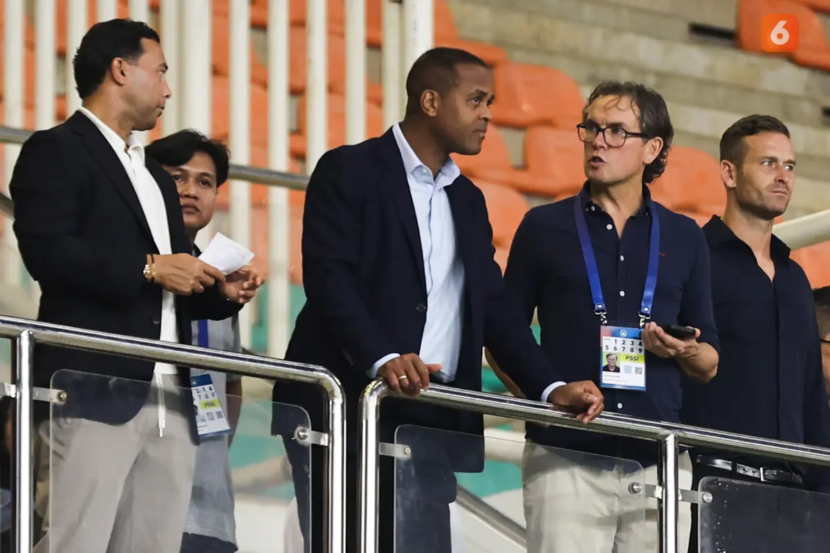 Foto: Patrick Kluivert dan Erick Thohir Kompak Nonton Dewa United Vs Persija, Pantau Pemain Timnas Indonesia