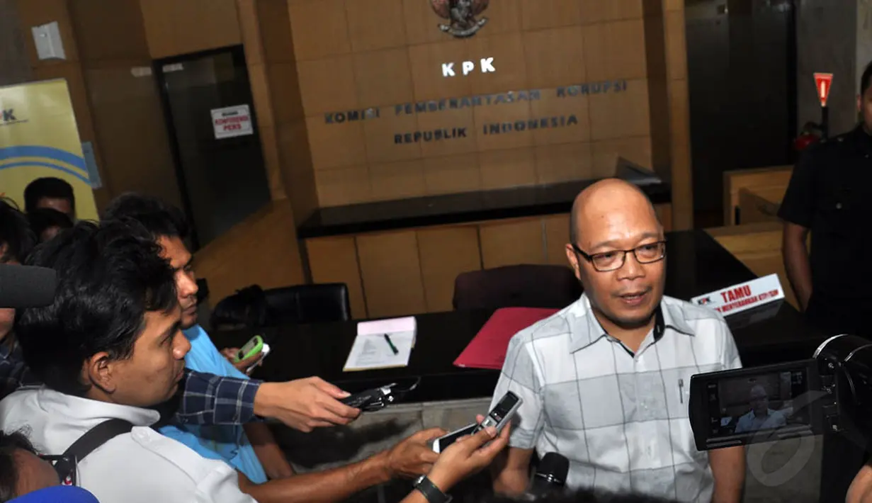 Kuasa hukum PT Pertamina Abrory Djabbar saat memberi keterangan kepada wartawan di KPK, Jakarta, (25/9/14). (Liputan6.com/Miftahul Hayat) 