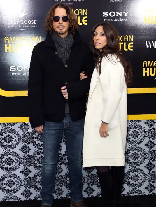 Tak lama setelah itu Vicky merasa percakapannya dengan Cornell saat itu tiba-tiba ada yang berbeda. Ia pun langsung menghubungi petugas keamanan hotel dan memintanya untuk memeriksa kondisi sang suami di kamar hotelnya. (AFP/Bintang.com)