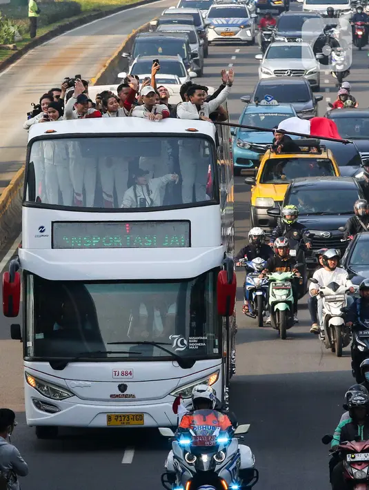 Selain itu, ada Menteri Pemuda dan Olahraga (Menpora) Dito Ariotedjo dan Ketua Umum Pengurus Pusat Persatuan Bulutangkis Seluruh Indonesia (PP PBSI) Fadil Imran. (Liputan6.com/Herman Zakharia)