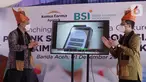 (ki-ka) Direktur Keuangan dan SDM Kimia Farma Apotek, Agus Chandra dan RCEO BSI Regional I Aceh, Wisnu Sunandar saat acara peluncuran Electronic Data Capture (EDC) & Quick Response Code Indonesian Standard (QRIS) BSI di Kimia Farma Apotek Diponegoro, Banda Aceh (1/12/2021). (Liputan6.com/HO/BSI)