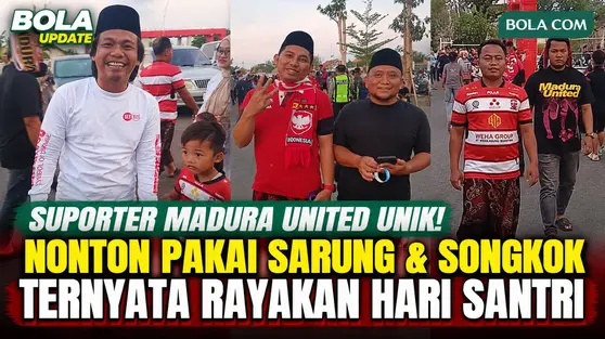 Unik! Suporter Madura United Nonton Pakai Sarung dan Songkok di Stadion Gelora Madura Ratu Pamelingan, Ternyata Rayakan Hari Santri