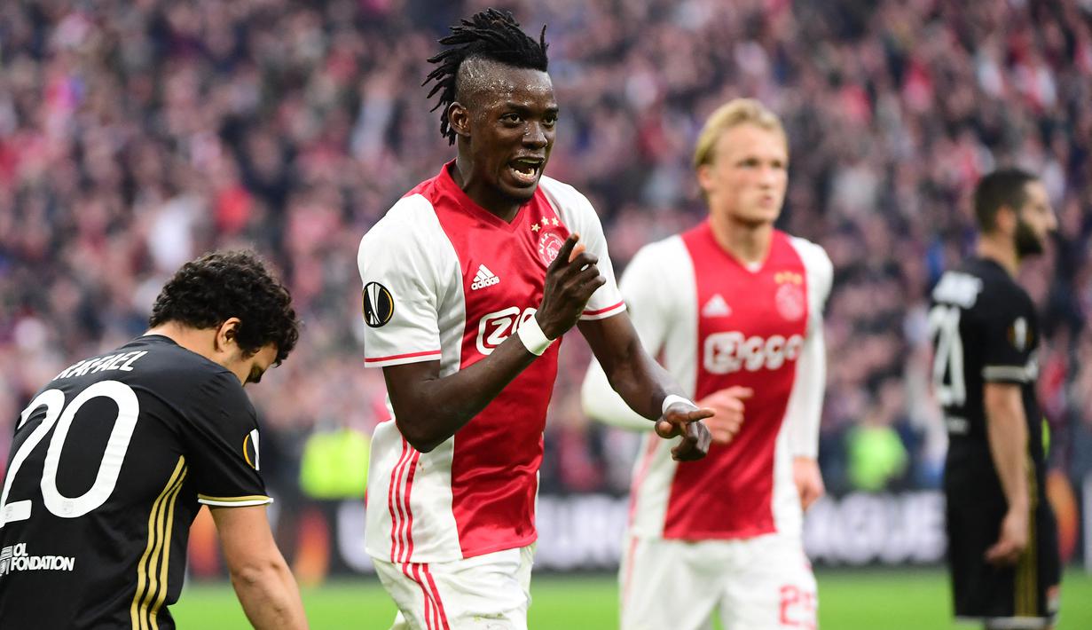 Bertrand Traore. Hanya berstatus pinjaman saat bermain di Ajax pada 2016/2017, penampilannya meningkat pesat dibandingkan saat di Chelsea semusim sebelumnya. Pemain yang kini memperkuat Aston Villa ini total tampil dalam 39 laga dengan torehan 13 gol dan 6 assist bersama Ajax. (AFP/Emmanuel Dunand)