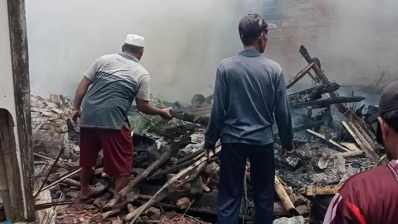 Rumah warga Muncar Banyuwangi Herman ludes kebakaran. (Istimewa)