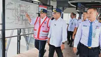 Menteri Perhubungan Budi Karya Sumadi kembali menjajal LRT Jabodebek hingga ke Stasiun LRT Cikoko Cawang. Setelah menjajal, dia berharap peresmian bisa dilakukan di akhir Agustus 2023.