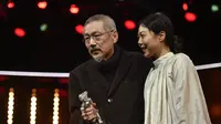 Kim Min Hee dan Hong Sang Soo dalam Berlinale Film Festival 2022. (Stefanie LOOS / AFP)