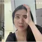 Momen Nella Kharisma kunjungi dokter kandungan. (Sumber: YouTube/KELUARGA DONEL)