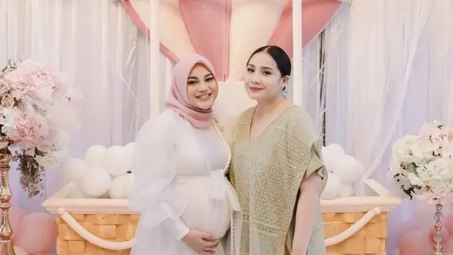 Sandal Nagita Slavina Seharga Lebih dari UMR Jakarta saat dikenakan di Bridal Shower Aurel Hermansyah