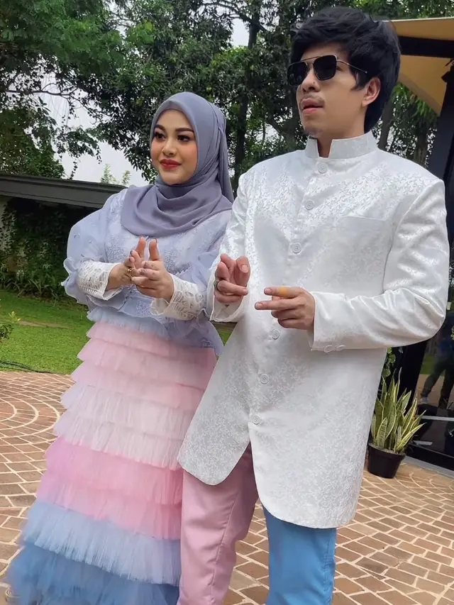 Penampilan Ameena anak Aurel Hermansyah saat gender reveal, credit: @erichalamin