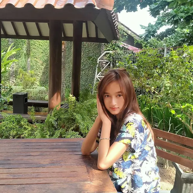 Disebut Mirip Megan Domani Sampai Reemar, Ini 6 Potret Dina Wanita Viral di TikTok