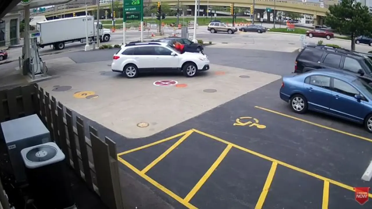 Aksi Wanita Cegah Pencurian Mobil.