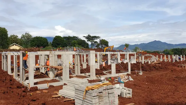 Kementerian PUPR mengirim stok panel Rumah Instan Sederhana Sehat (Risha) dan Rumah Sistem Panel Instan (Ruspin) dari sejumlah daerah ke Sulawesi Utara. (Dok Kementerian PUPR)