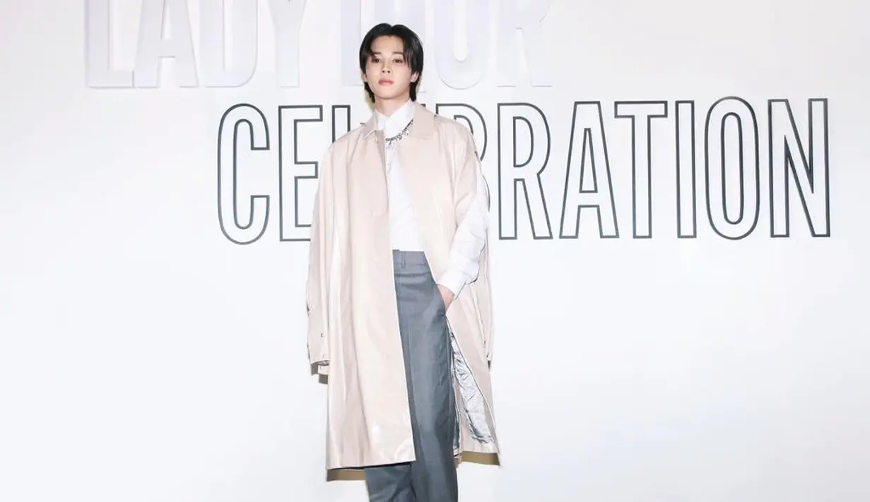 Kemudian ada global ambassador Jimin BTS tampil elegan head-to-toe dari koleksi Dior FW23 
 a head-to-toe #DiorWinter23. [Dok/Dior]
