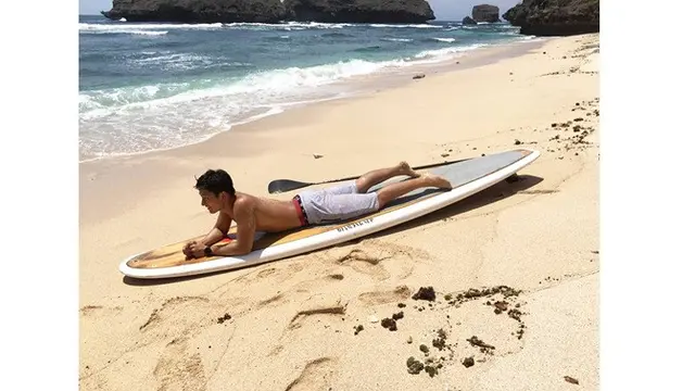 Tak Hanya Balap Mobil, Ini 6 Potret Rio Haryanto saat Lakukan Olahraga Lain