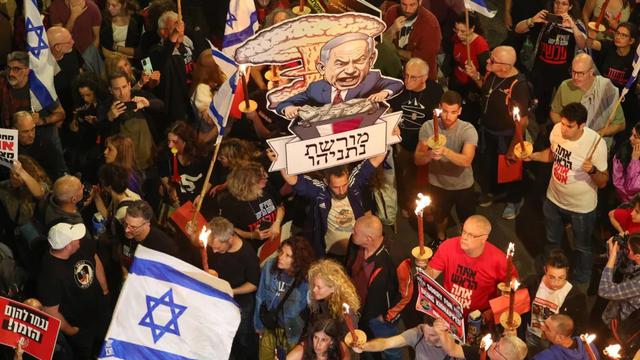 Puluhan ribu warga Israel berunjuk rasa di Tel Aviv menuntut kesepakatan pembebasan sandera di Gaza. (JACK GUEZ /AFP)