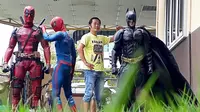 Foto bareng superhero (foto: instagram/@wirehon)