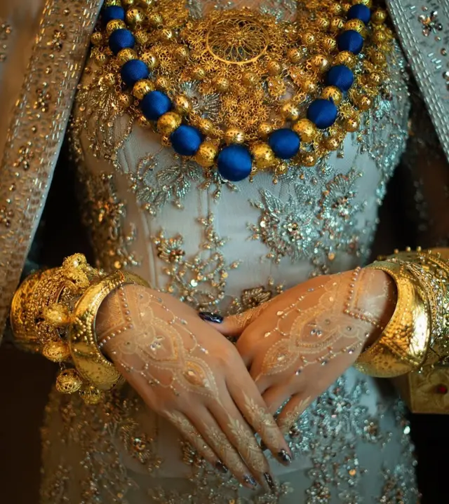 7 Momen pernikahan Ochi Rosdiana dan Luthfi Arif, mewah dengan nuansa adat Minang