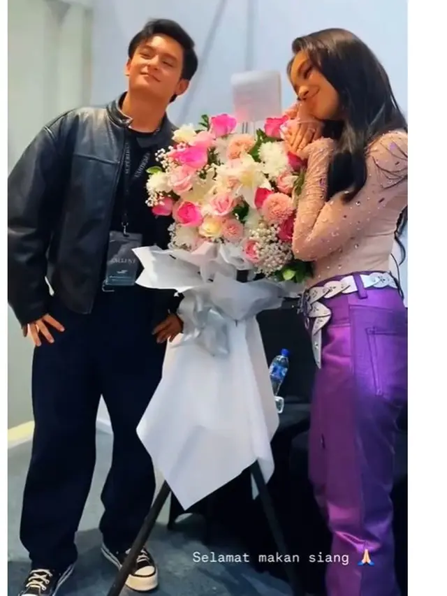 6 Momen Randy Martin Nonton Lyodra di Konser Super Diva, Temani di Backstage