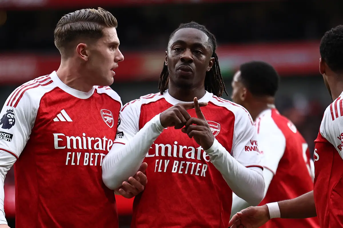 Eze merayakan gol saat Arsenal melawan Palace