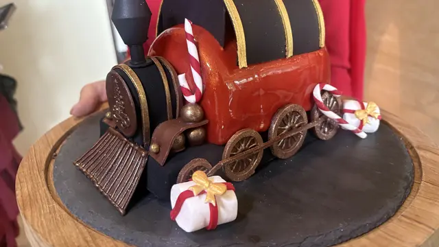 Cake train di Hotel Indonesia Kempinski Jakarta. Dok. Anisha/Fimela