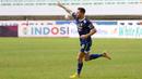 <p>Selebrasi pemain Persib Bandung, Marc Anthony Klok setelah menjebol gawang Arema FC pada pertandingan pekan ke-26 BRI Liga 1 2022/2023 yang berlangsung di Stadion Pakansari, Bogor, Kamis (23/2/2023). (Bola.com/Ikhwan Yanuar)</p>