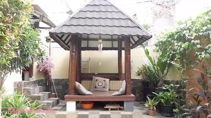Potret rumah aktor tampan Rizky Nazar yang didominasi warna coklat hingga lukisan yang curi perhatian. (Sumber: YouTube/Rizkina Nazar)