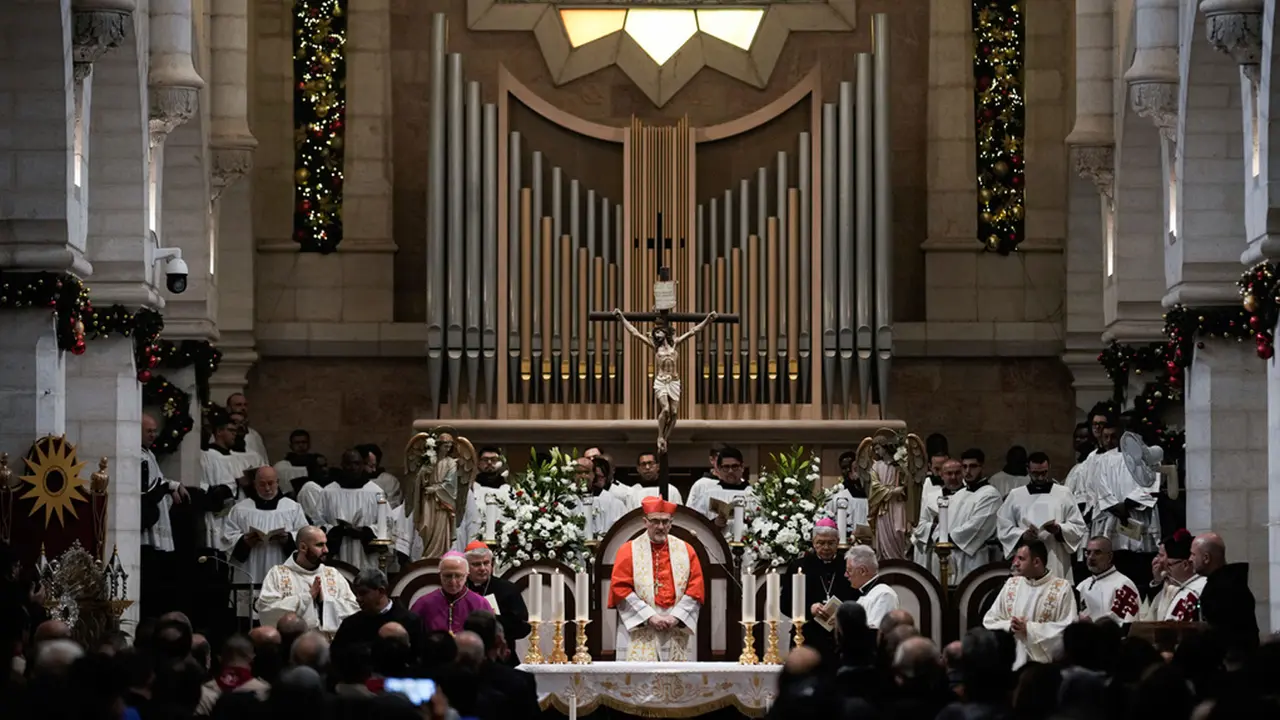 Misa Malam Natal Gereja Kelahiran Yesus