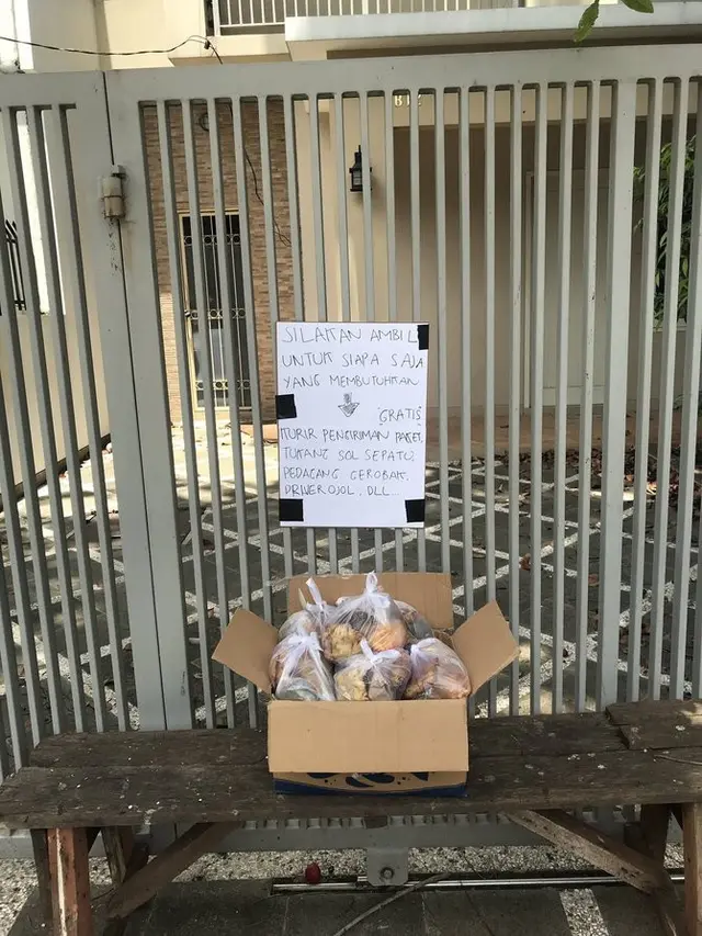 viral, keluarga sediakan makanan gratis di depan rumah