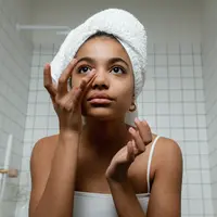 Langkah pertama dalam rutinitas malam adalah memastikan wajah benar-benar bersih (Sumber: Pexels.com)