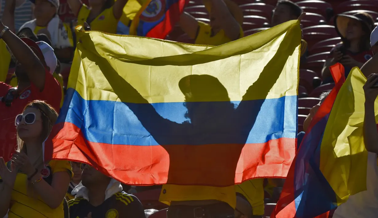 Suporter Kolombia merayakan gol yang dicetak timnya ke gawang AS dalam laga Copa America Centenario di Santa Clara, California, AS, (3/6/2016). (AFP/Mark Ralston)