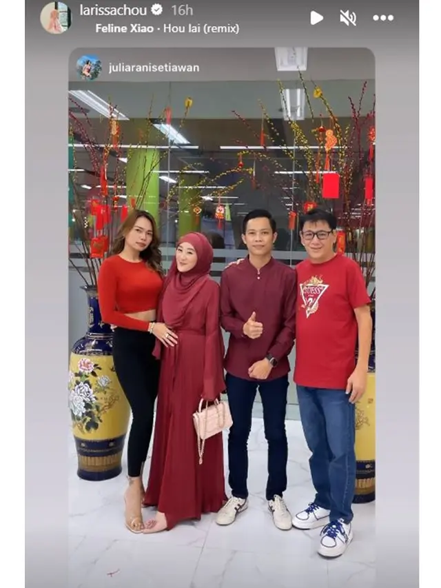 7 Potret Larissa Chou Rayakan Imlek Bareng Keluarga Besar, Ditemani Ikram Rosadi