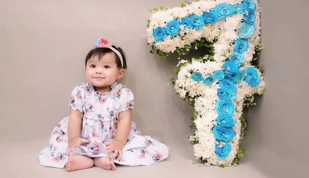 Pada usia 7 bulan, Ameena makin besar dan bisa duduk tanpa bersandar. [Foto: Instagram.com/attahalilintar]